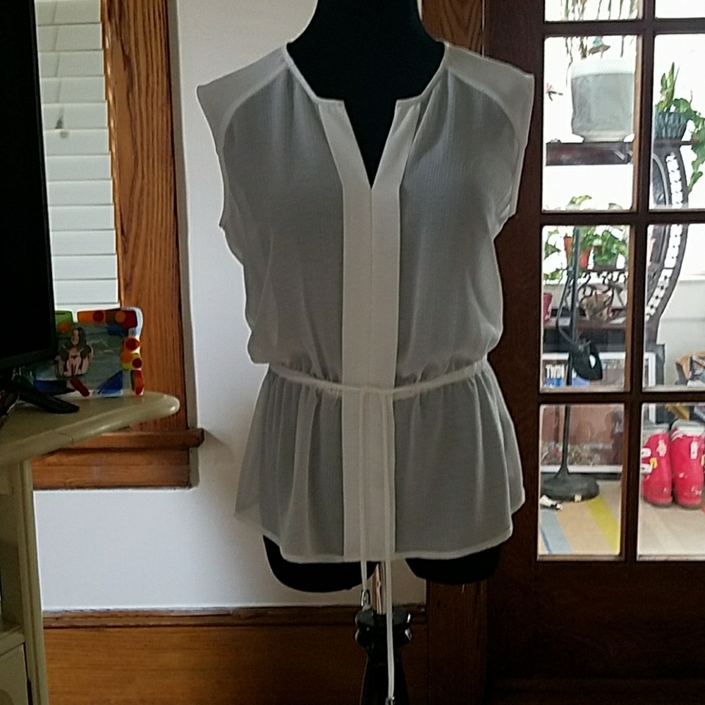 Beautiful Vince Camuto shirt